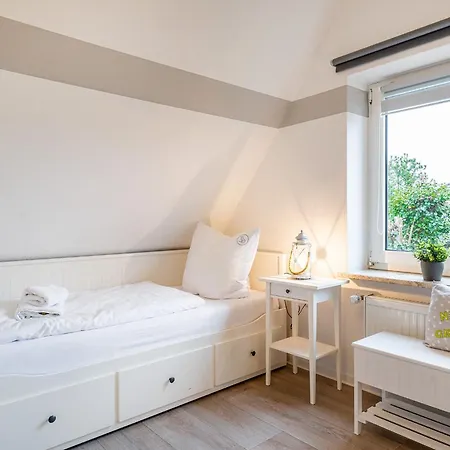 Neuland, Zwei Schlafzimmer, Ueberdachte Terrasse, Eingezaeunter Garten, Hund Willkommen! *