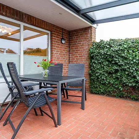 Neuland, Zwei Schlafzimmer, Ueberdachte Terrasse, Eingezaeunter Garten, Hund Willkommen! Holiday home Greetsiel