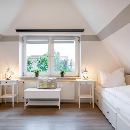 Neuland, Zwei Schlafzimmer, Ueberdachte Terrasse, Eingezaeunter Garten, Hund Willkommen! Holiday home