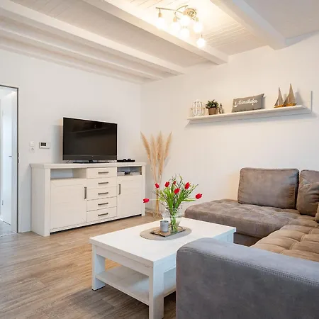 Neuland, Zwei Schlafzimmer, Ueberdachte Terrasse, Eingezaeunter Garten, Hund Willkommen! Holiday home *